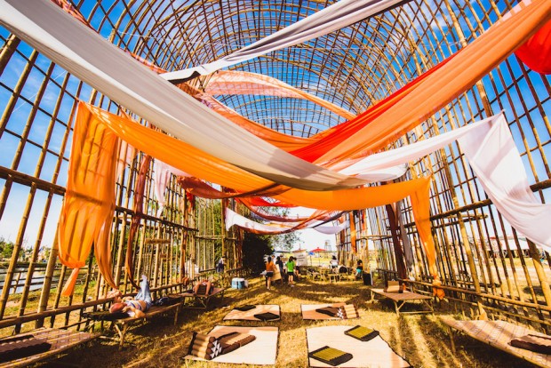 The Sharing Neighbourhood was built with sustainable bamboo by architect Amir Rabik. Workshops such as kite making, wood carving, and mask making were taught here.